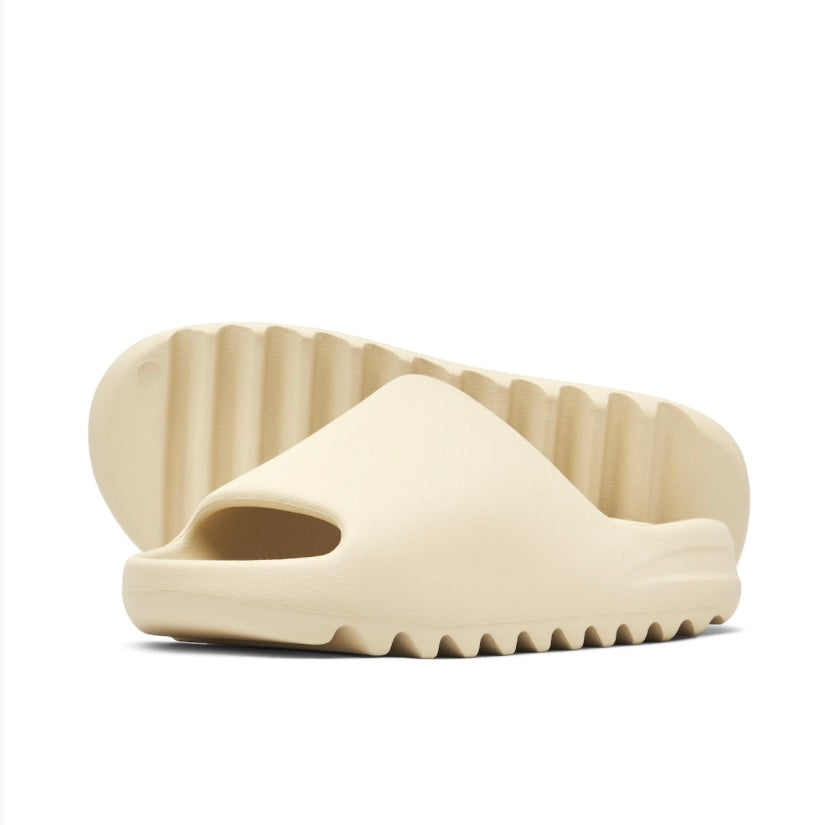 Yeezy Slide ‘Bone’ (2022)